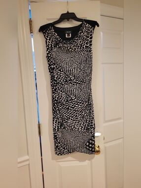 Nueva Black and White Graphic Print Sleeveless Midi Dress